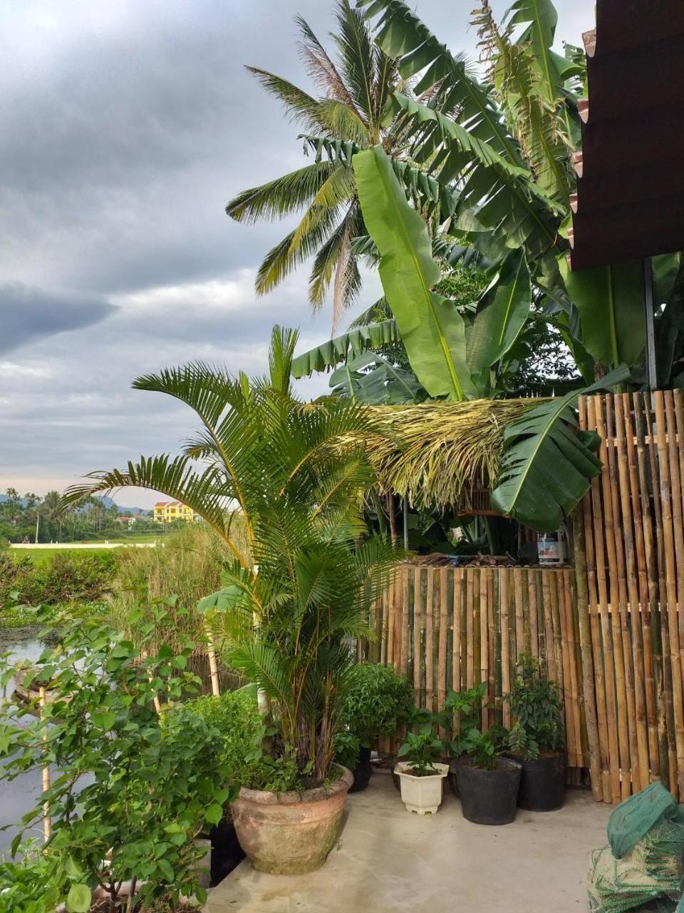 Gio Chieu Homestay - Riverside & Swimming Pool Hoi An Exteriör bild